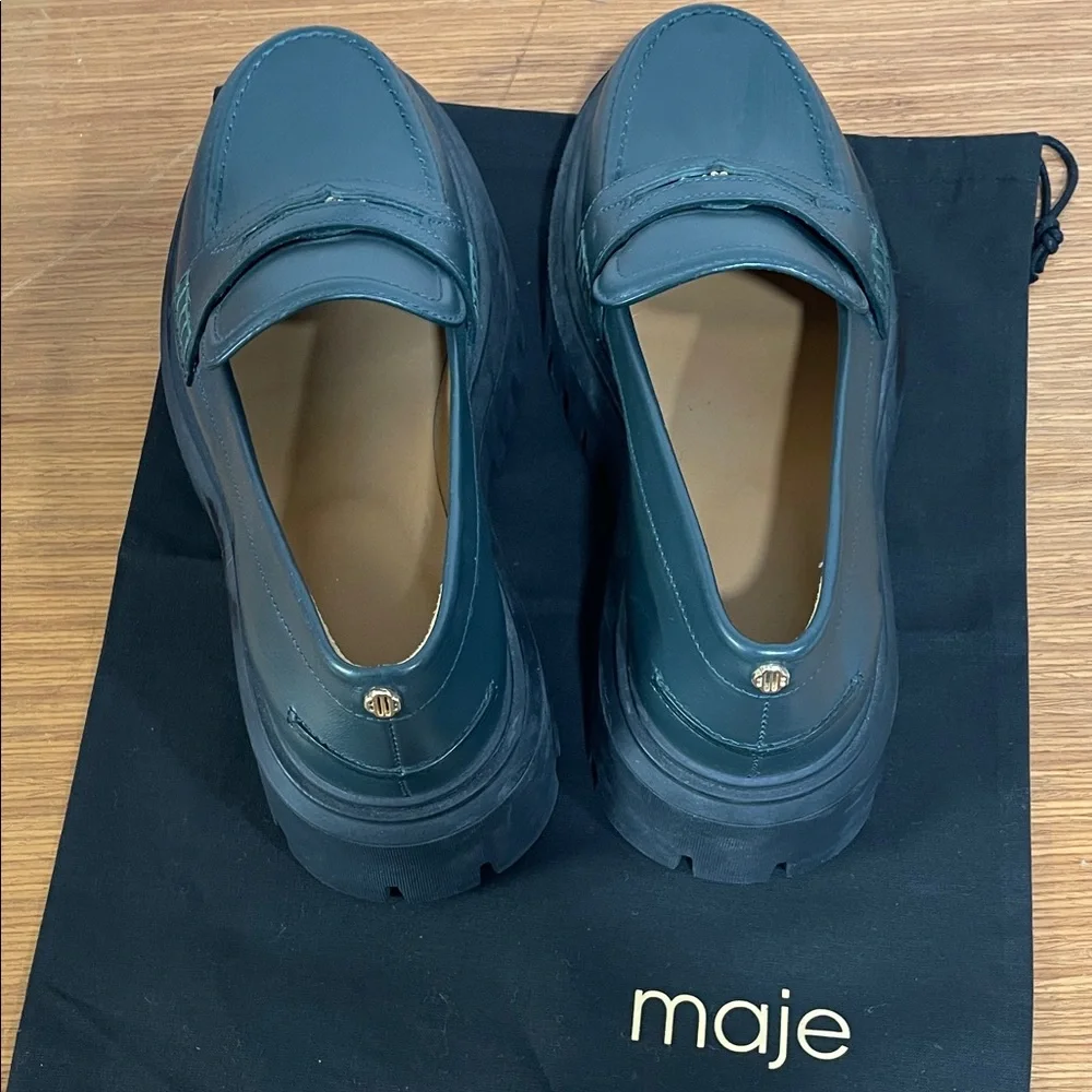 Medallion Loafers - Picture 5 of 7